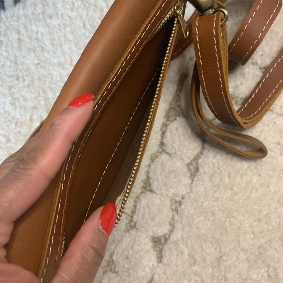 Portland, leather Crossbody - Picture 9 of 12